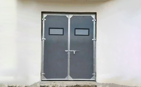 宁县工业门在高温作业区域的运行表现